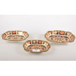 Three Royal Crown Derby shaped rectangular dishes, 1917-18, Old Imari pattern, 18cm and smaller.