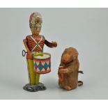 Tin plate clockwork drummer boy, height 24cm and a clockwork monkey, (2).