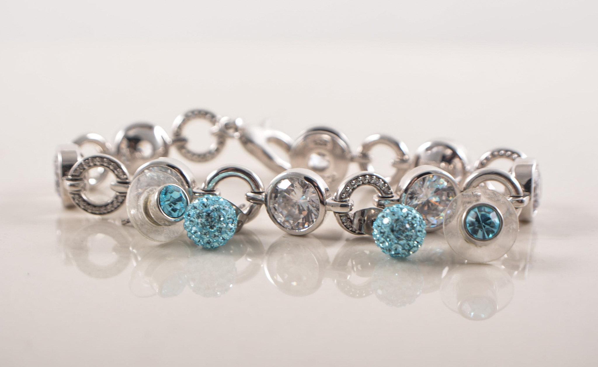 Ti Sento silver bracelet set with eight brilliant cut crystals spaced by crystal set circular links,