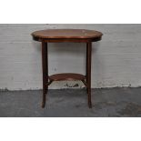 Edwardian mahogany occasional table, kidney shape, top with moulded edge,