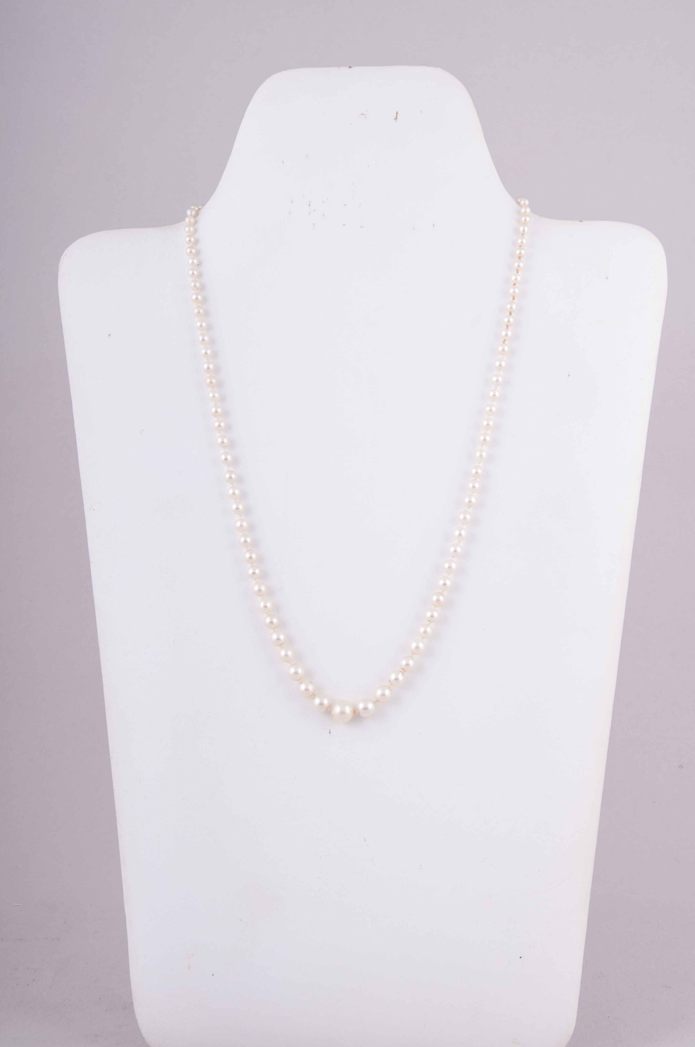Two cultured pearl necklaces, - Image 2 of 2