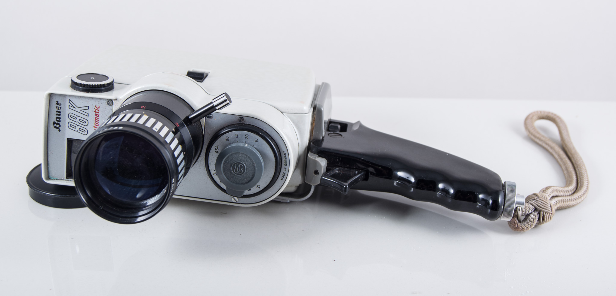 Bauer 88k automatic cine camera, in a pigskin case.