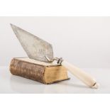 Victorian silver presentation trowel, turned ivory handle (London 1870) 28.