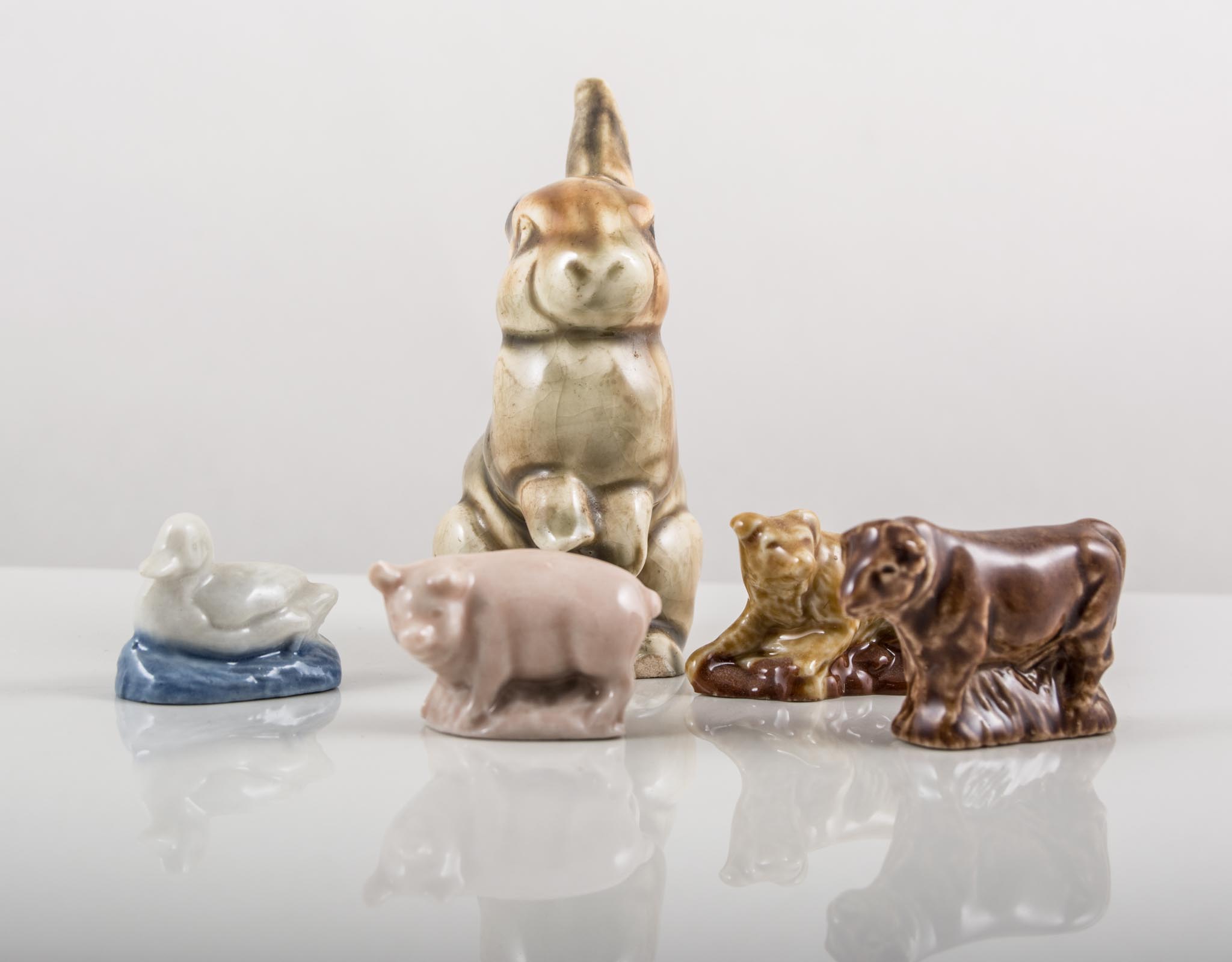 Collection of Wade Whimsies and other small animal models.