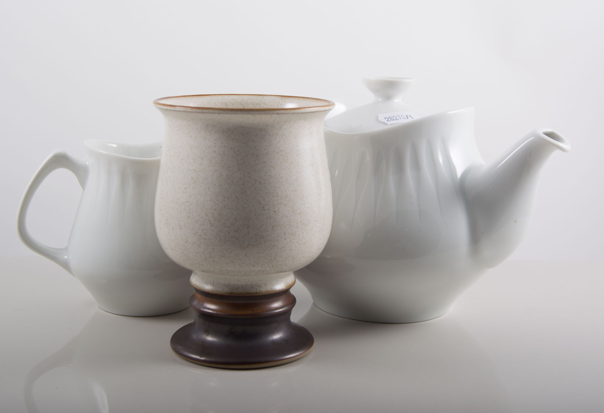 Norwegian Porsgrund porcelain teaset, comprising teapot, nine cups and saucers,