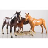 Beswick model of a Palomino horse, 20cms, Beswick group of a chestnut horse and foal,