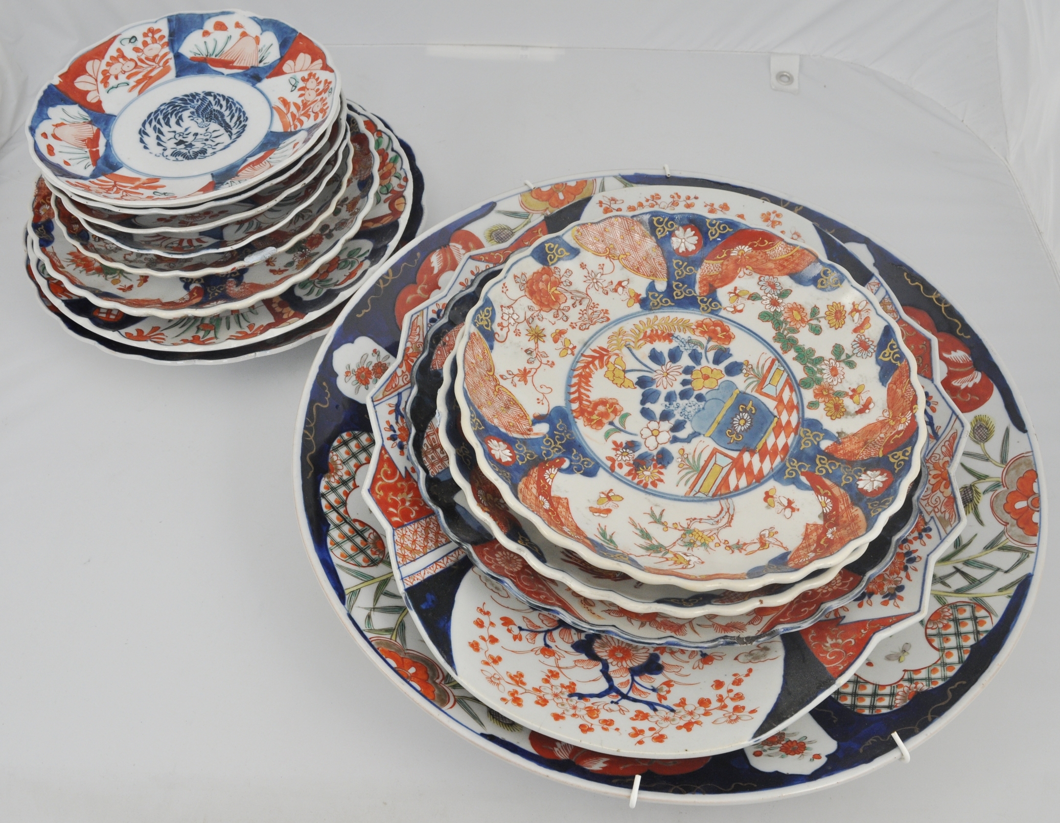 Japanese Imari charger, circular dished form, painted panels, birds and flowers, 20th Century, - Image 2 of 2