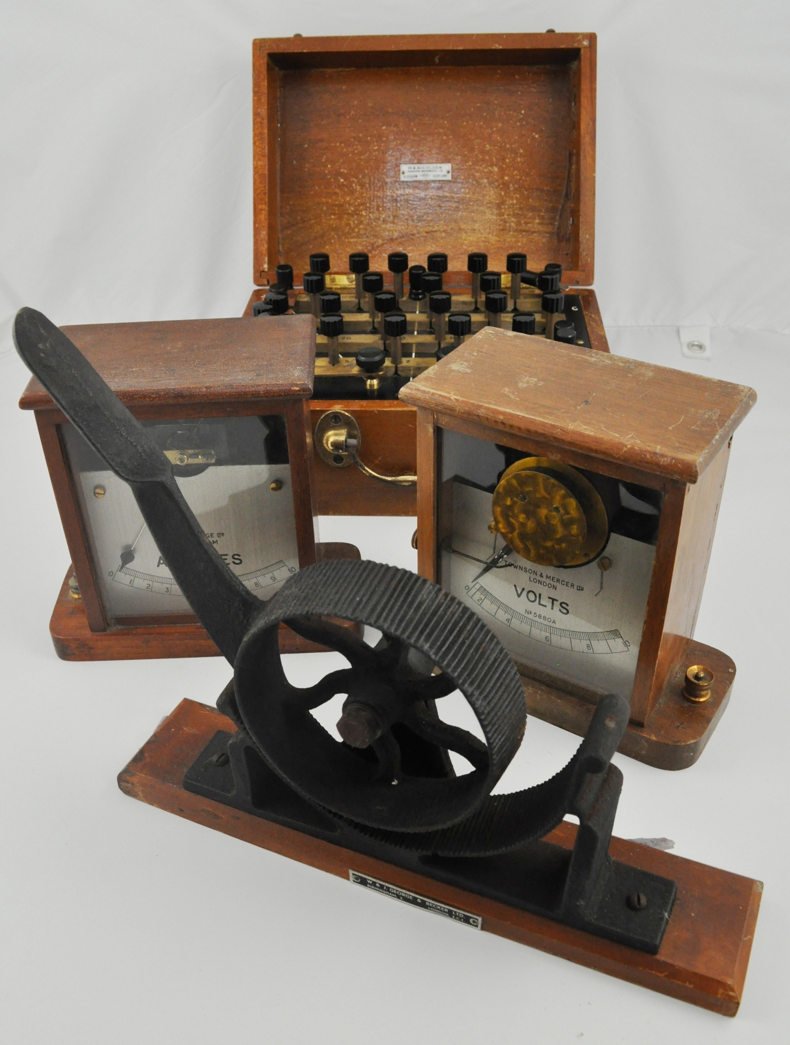 Scientific instruments. - Image 2 of 2