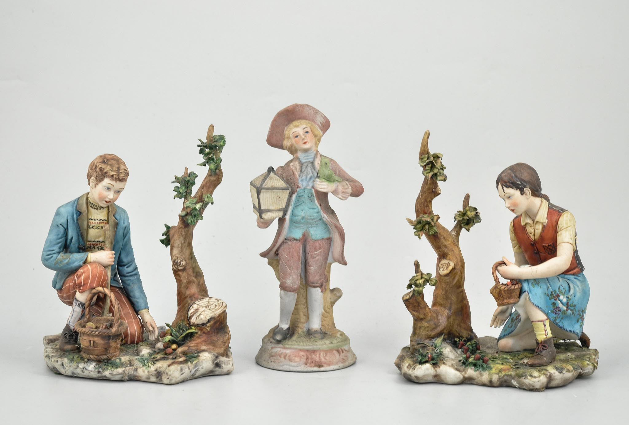 Pair of Capodimonte porcelain figures, Boy and Girl collection fruit, signed Volta, height 19cm, - Bild 2 aus 4