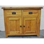 Modern oak small sideboard, with drawers and cupboards, 100cm.