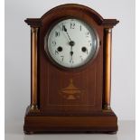 Edwardian wooden cased mantel clock with pendulum and key, working.