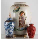 Seven assorted items of Chinese and Japanese ceramics.