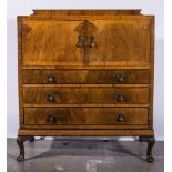 Walnut dressing table and a matching millinery chest, (2).