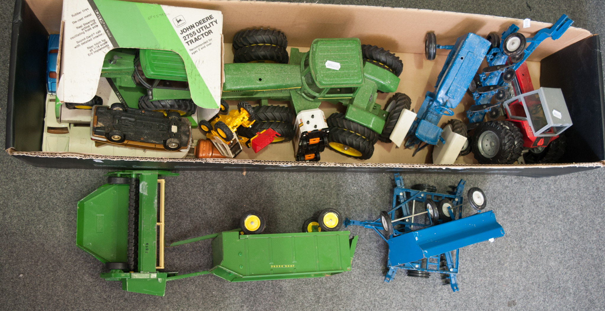 Large scale metal model tractors by Ertl, John Deere 2744 Utility tractor (boxed), - Bild 2 aus 2