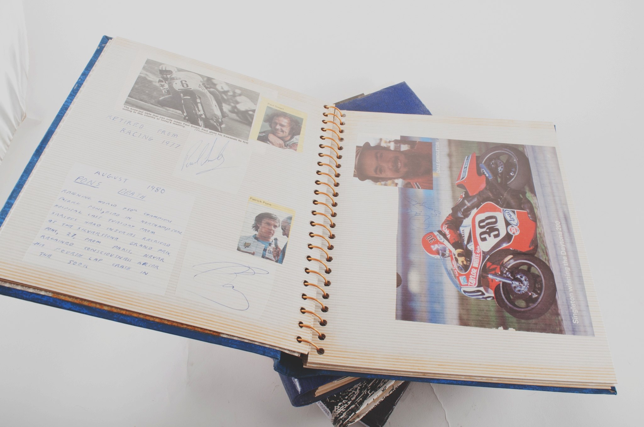 Motorcycle autograph collection, contained in four albums. - Bild 2 aus 4