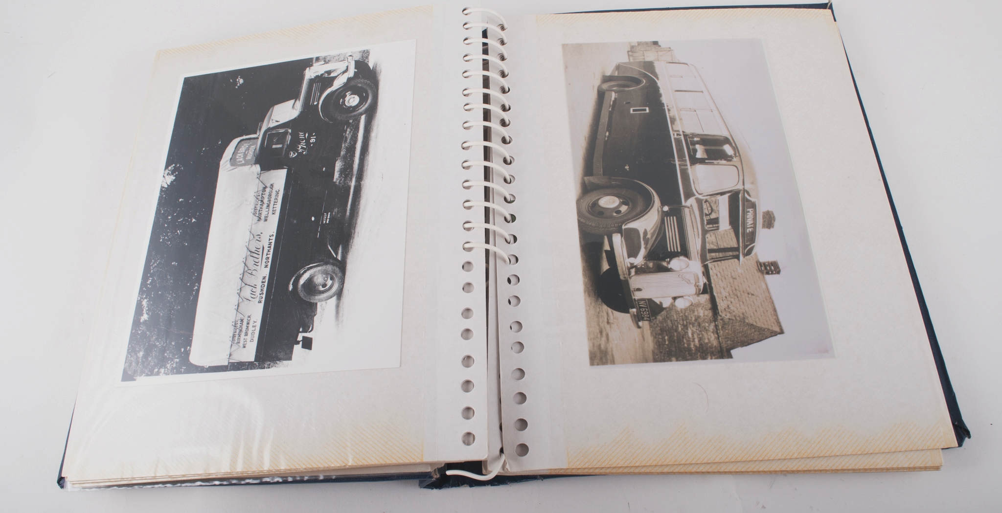 Fourteen albums of photographs and prints of vintage lorries, vans etc, approximately 1800 images, - Bild 2 aus 3
