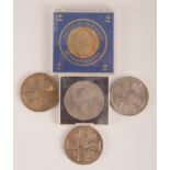 Collection of commemorative crowns and other coins (in a small box).