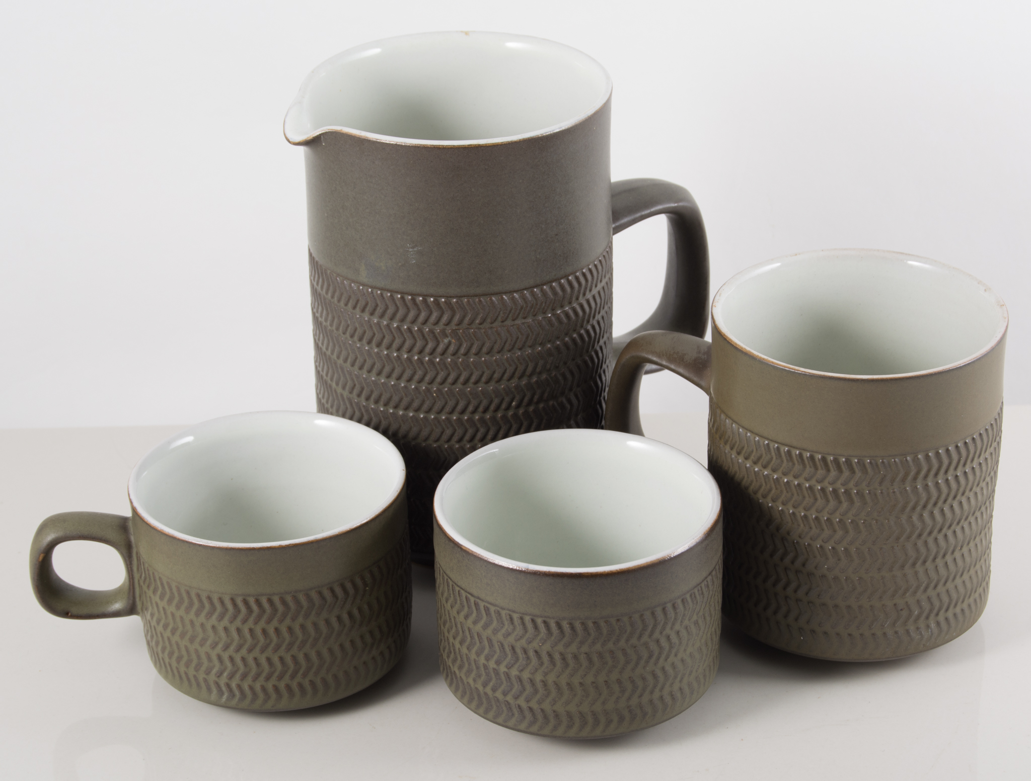 Denby Chevron part tea set, to include mustard pots, butter dish, large mugs,