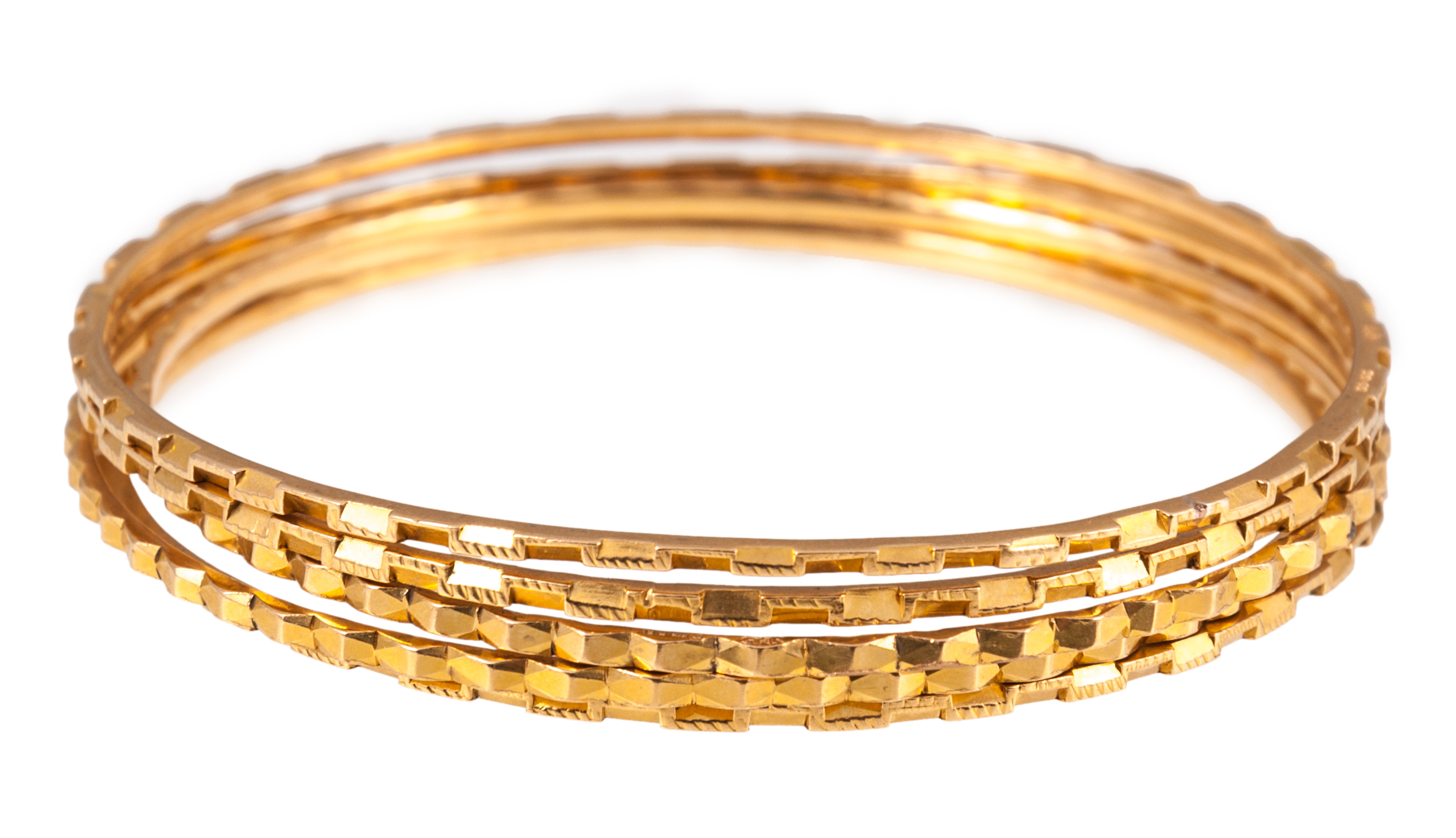 Five 22 carat yellow gold slave bangles, 2mm wide brightly cut design, internal diameter 60mm,