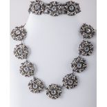 A vintage costume jewellery necklace and bracelet,