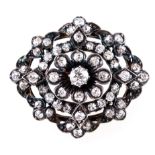 An Edwardian diamond cluster brooch,