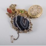 Collection of vintage jewellery, an oval banded agate brooch in a yellow metal setting,