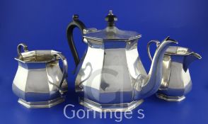 A George V three piece silver tea set by Mappin & Webb, of octagonal baluster form, Sheffield, 1913.