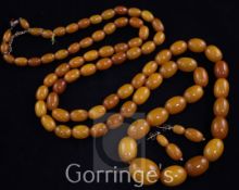 A single strand graduated oval amber bead necklace, with amber set 9ct gold clasp and safety