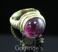 A modern Theo Fennell 18ct gold and cabochon rubellite dress ring, with ribbed setting and shank, in