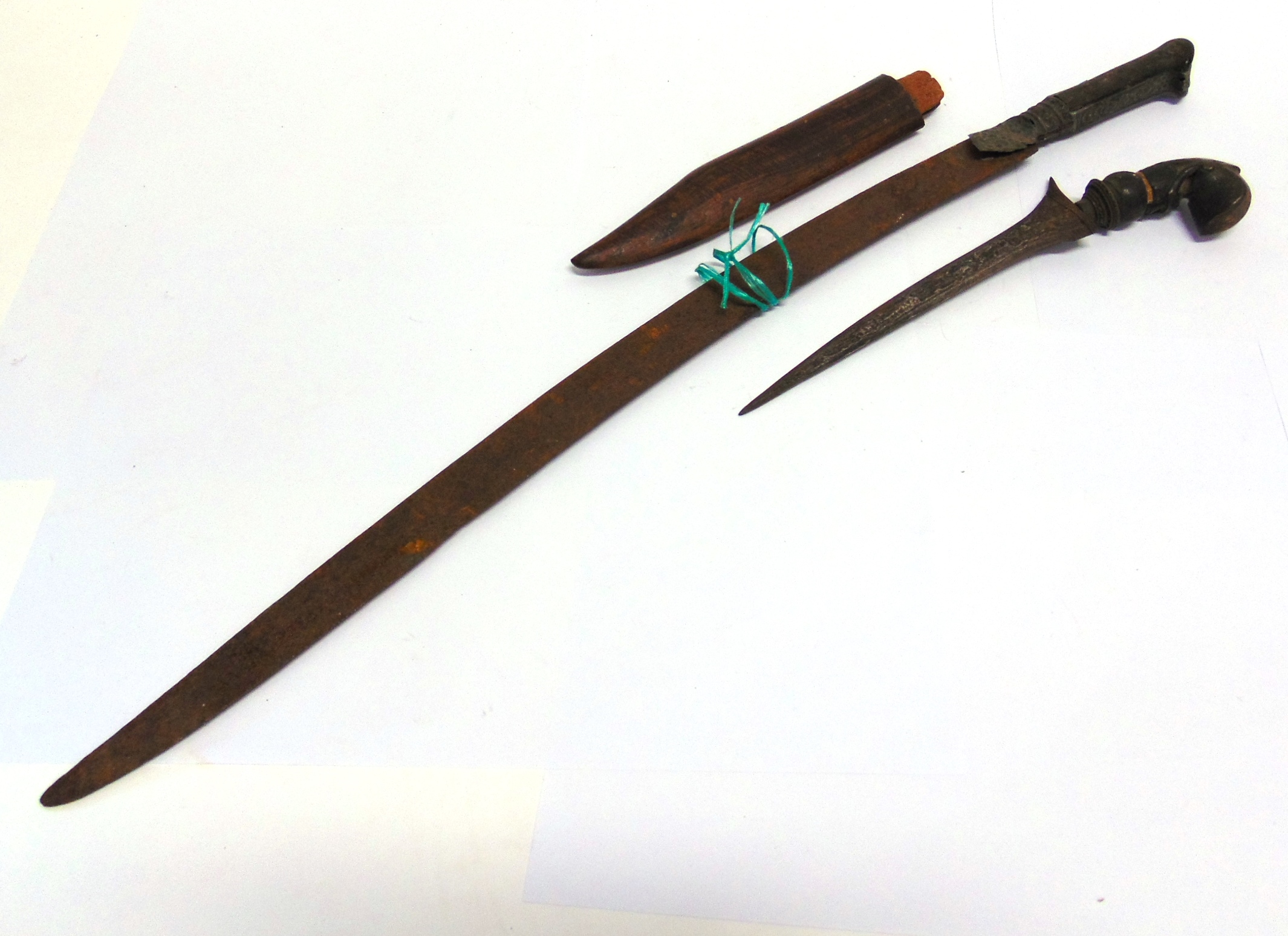 19TH CENTURY - A TURKISH YATAGHAN  with horn grip plates and embossed brass mounts, lacking - Image 2 of 2