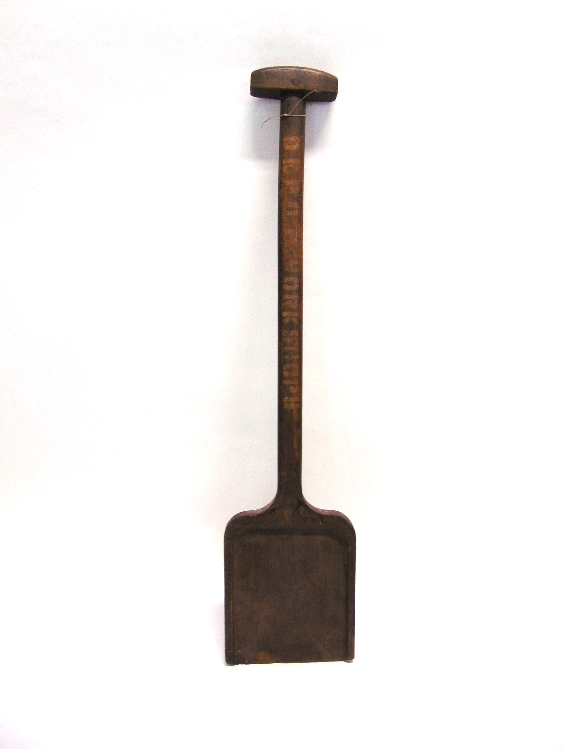 19TH CENTURY - A WOODEN GUNPOWDER SHOVEL FROM THE WOOLWICH ARSENAL  (used to avoid possibilities