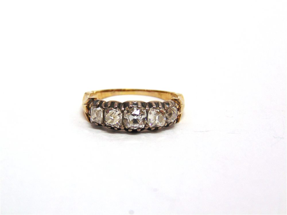 A LATE VICTORIAN FIVE STONE DIAMOND RING the graduated silver collet set old mine cuts totalling