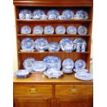 AN EXTENSIVE COLLECTION OF COPELAND SPODE 'ITALIAN' PATTERN CERAMICS including teapot, large