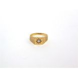 A SINGLE STONE DIMAOND 9 CARAT GOLD GENTLEMAN'S RING the star set brilliant cut of approximately 0.