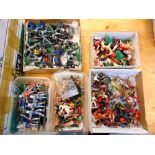 ASSORTED PLASTIC TOY SOLDIERS & FARM ANIMALS including Britains 'Swoppet' knights (incomplete),
