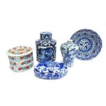 A COLLECTION OF DECORATIVE 20TH CENTURY CHINESE CERAMICS including a cylindrical lidded jar, the