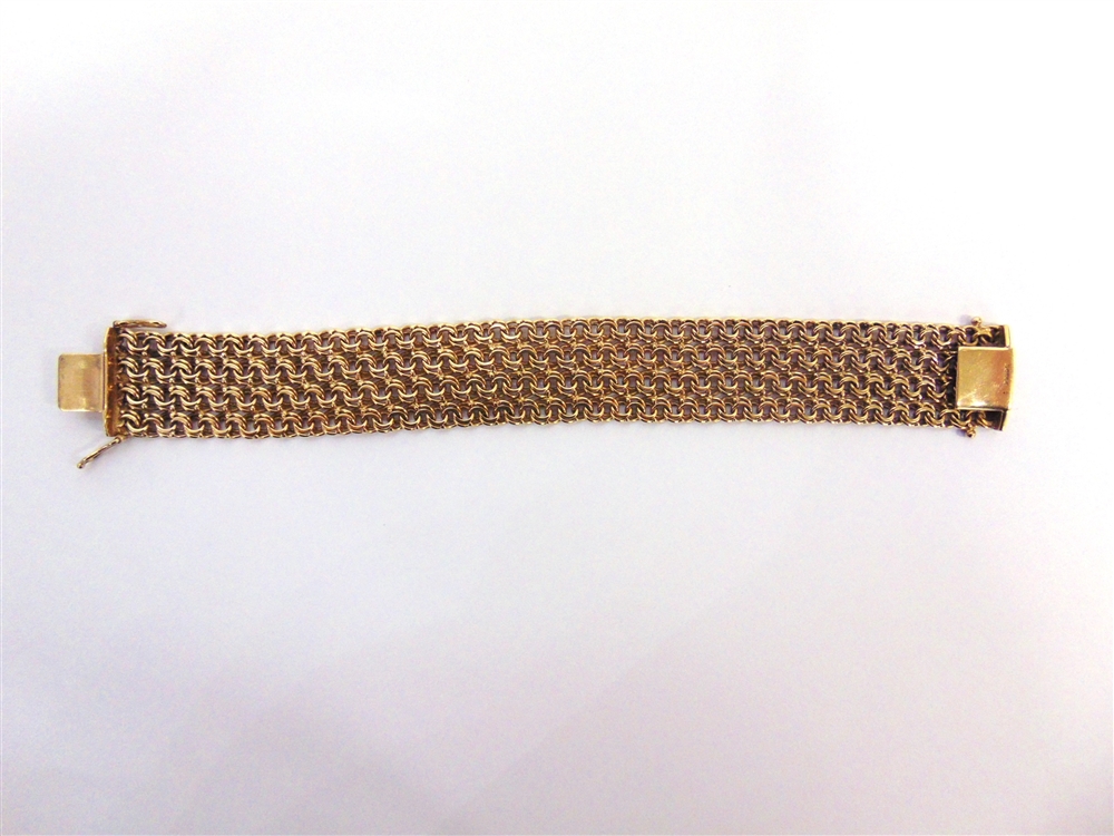 A 9 CARAT GOLD BRACELET OF FILED MESH LINKS to a hidden box clasp with two safety catches, 2.1cm