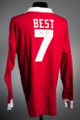 A George Best signed Manchester United retro jersey, signed in black marker pen to the reverse No.