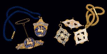 Two groups of Sandown Park badges, for the years 1914 & 1915, 1914: a gentleman's, numbered 1359,