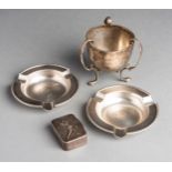 A group of silver golf collectibles, comprising a silver vesta case, Chester, 1907,