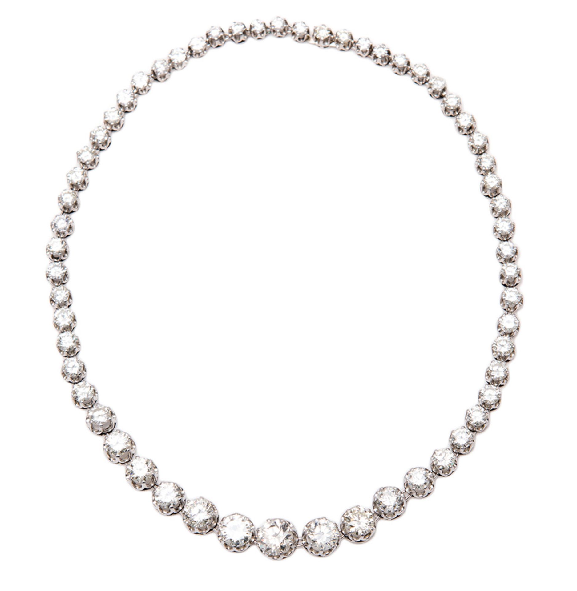 Diamod necklace.