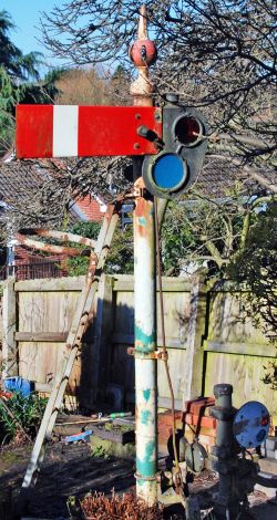 GWR/BR complete Home Signal including Post, Finial, Ladder, Lamp, Blade, Spectacle and operating