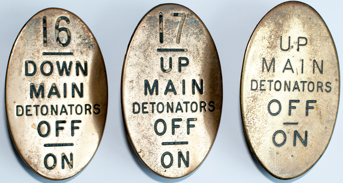 GWR x 3 detonator plates