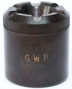 GWR Bakelite INKWELL clearly engraved to front with some original paint intact. Stands 2.5in tall