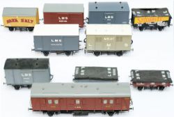 O gauge wagons x 10 consisting of LMS Beer Van by Parkside Dundas, Fitted freight van LMS Ale by