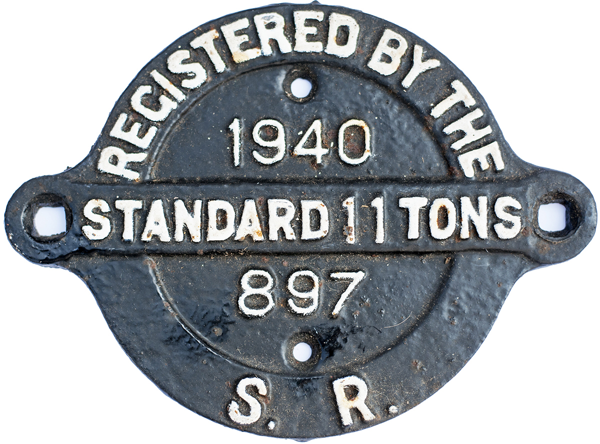 Cast iron wagon registration plate REGISTERED BY THE S.R STANDARD 11 TONS 1940. Complete and with