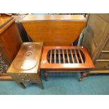 An Edwardian mahogany drop-leaf Sutherland table,