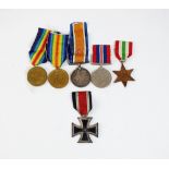 A pair of World War I medals, awarded to '53954 I.A.M.-C.F. Kitching R.A.