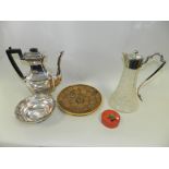 Electroplated wares including an Edwardian coffee pot, an Edwardian tea kettle, later tazzas,