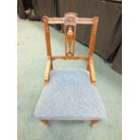 An Edwardian walnut nursing chair